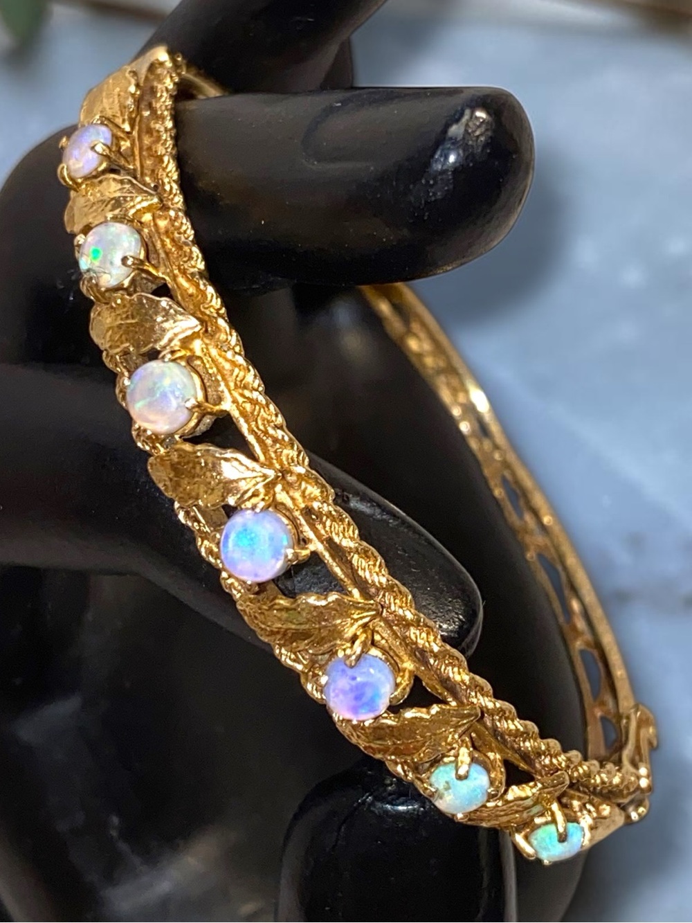 Estate Vintage Solid 14k Yellow Gold Fiery OPAL Hinged Bangle Bracelet BEAUTIFUL